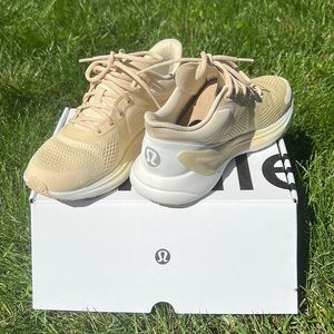 ✨lululemon Blissfeel Running Shoe Pale Linen✨